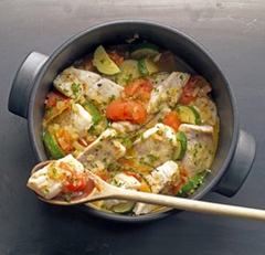 Stoofschotel van snoek met courgette en tomaat